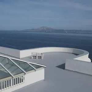  Pensión Floating House